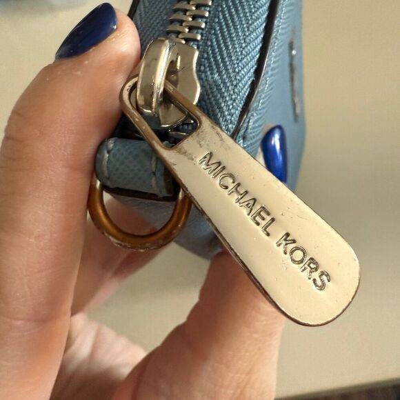 Michael Kors Full Zip Wallet - Picture 4 of 4